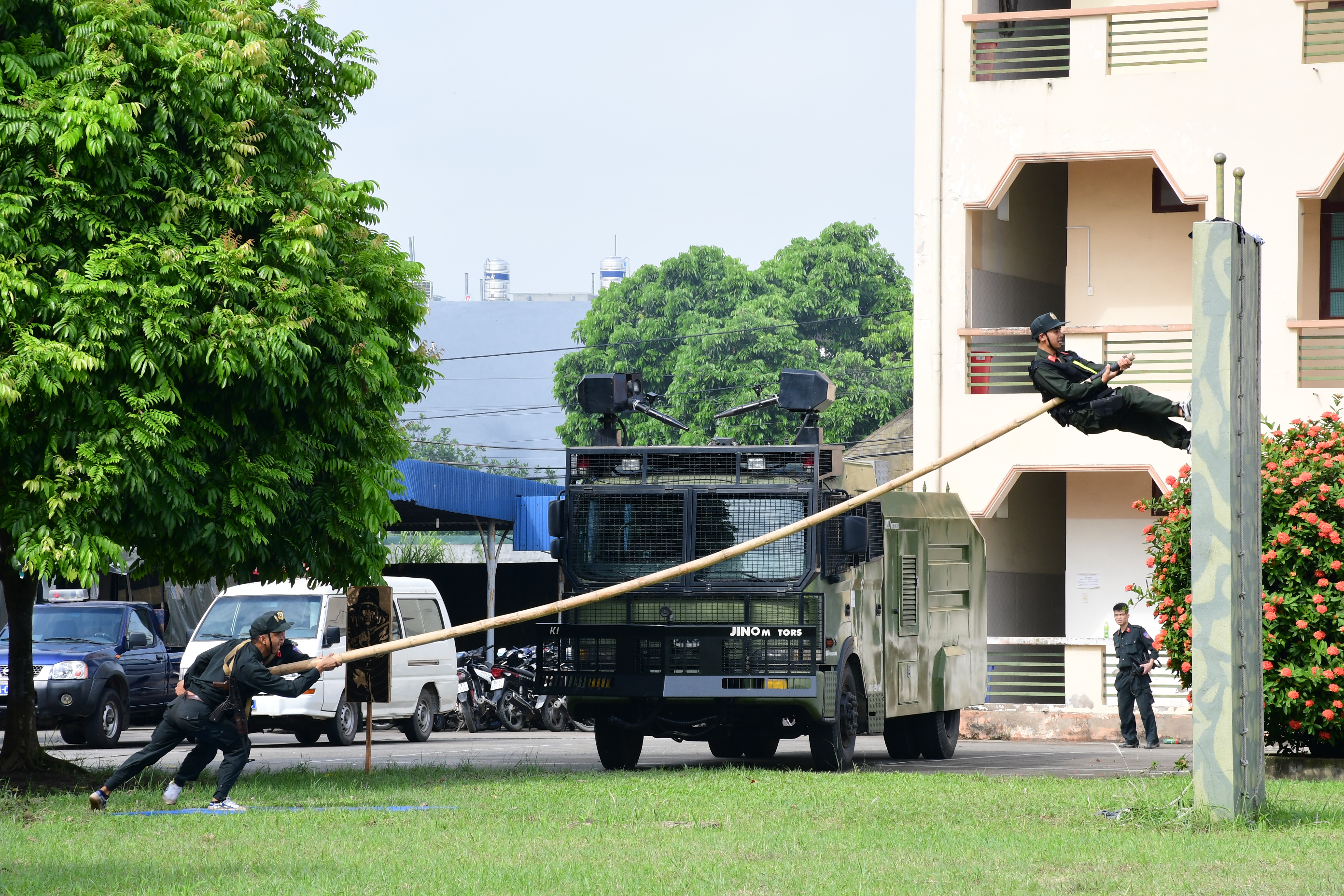Phòng Cảnh sát cơ động: Kịp thời cứu người bị tai nạn giao thông